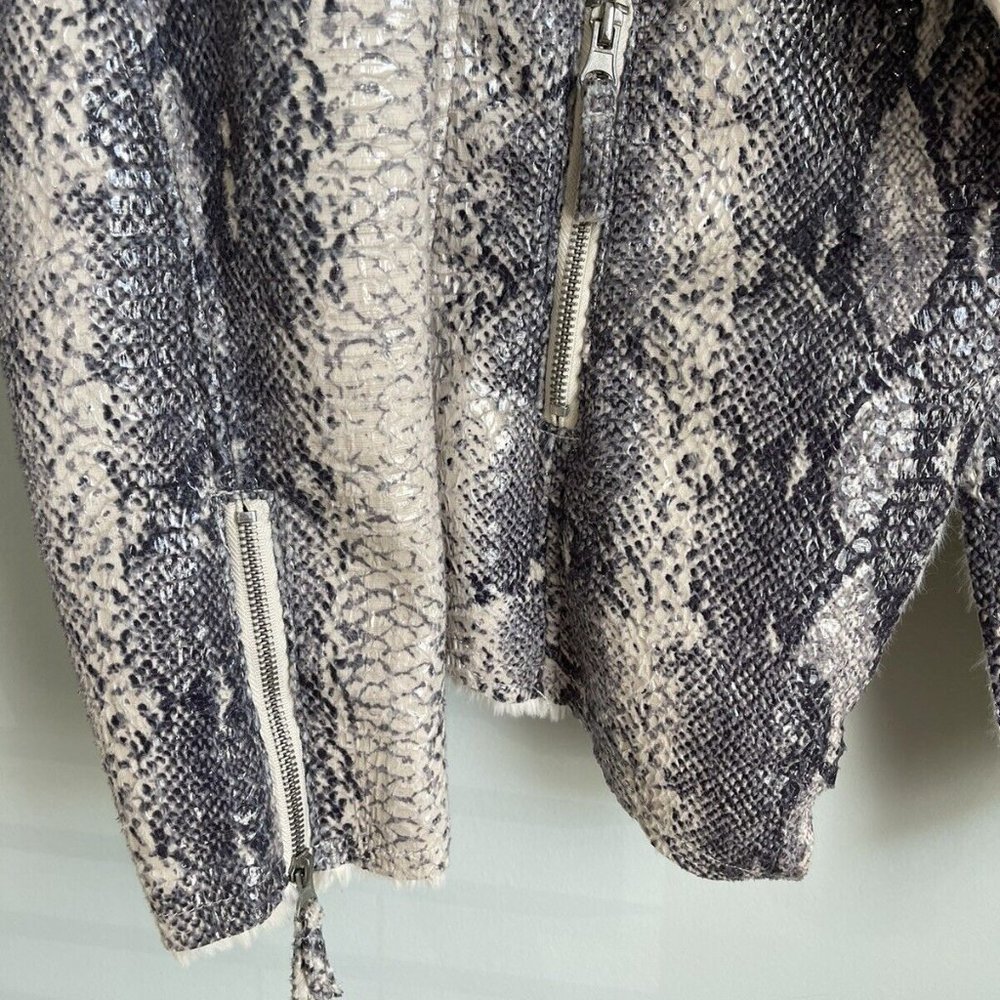 Bebe Gray Snake Print Sherpa Lined Jacket Zipper Detail - Picture 4 of 8